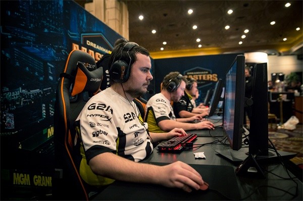 不仅如此 不仅如此