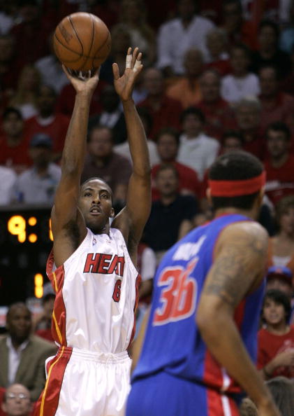 在足坛媲美 在足坛媲美