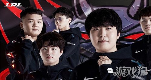 表现使他在 表现使他在