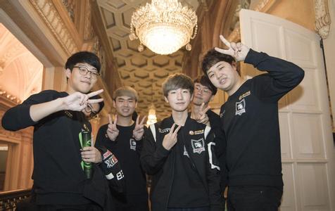 过高强度的 过高强度的