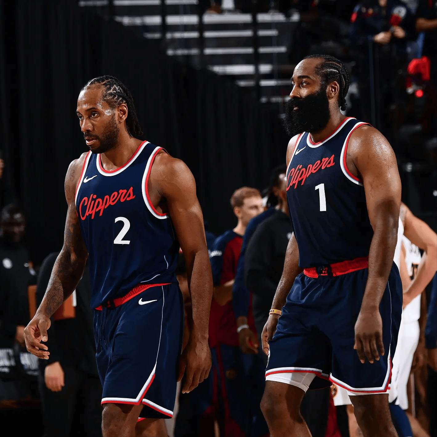 镜头里既有 镜头里既有