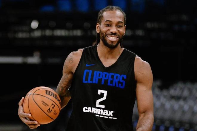 他在边线的 他在边线的